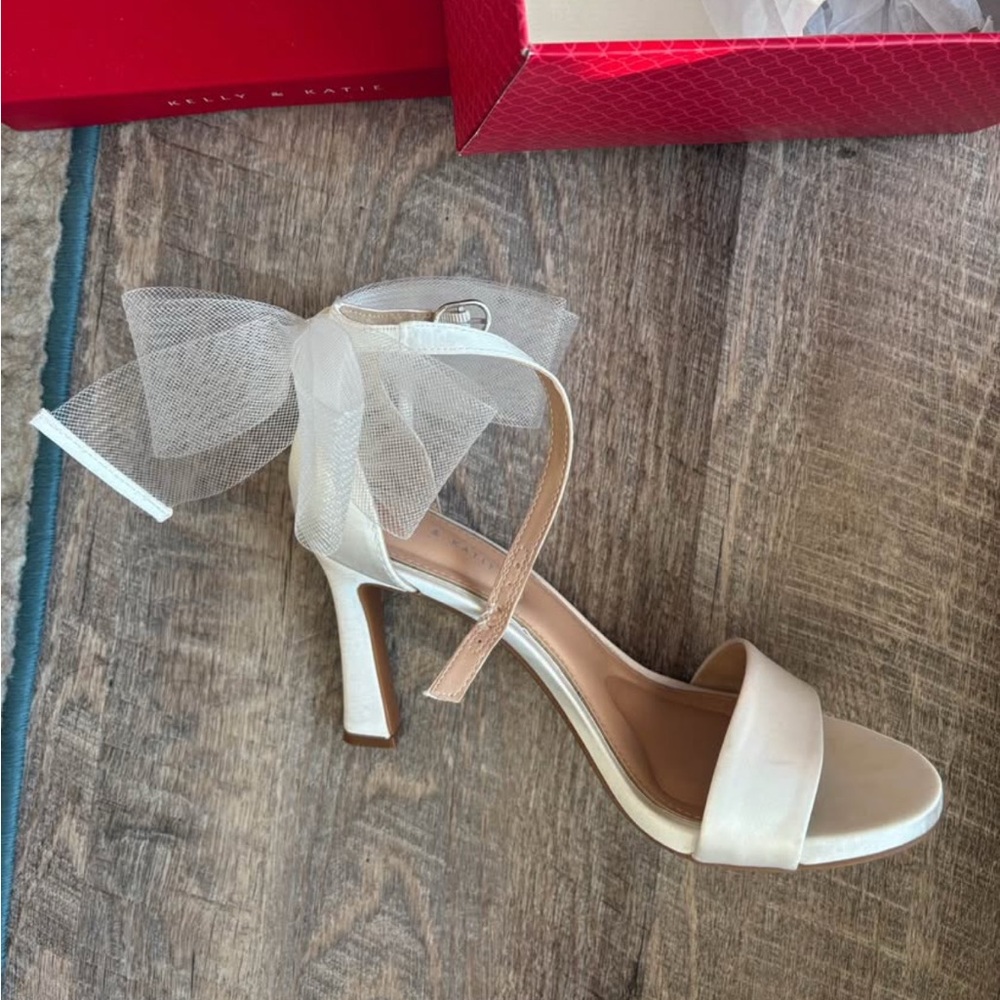Kelly & Katie Ivory Bow Heels